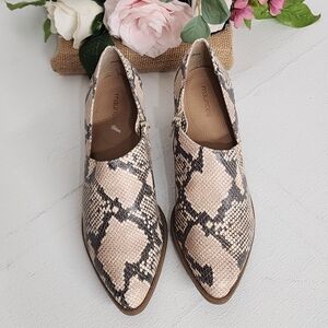 Maurices Women's Cream and Black Snakeskin Flats